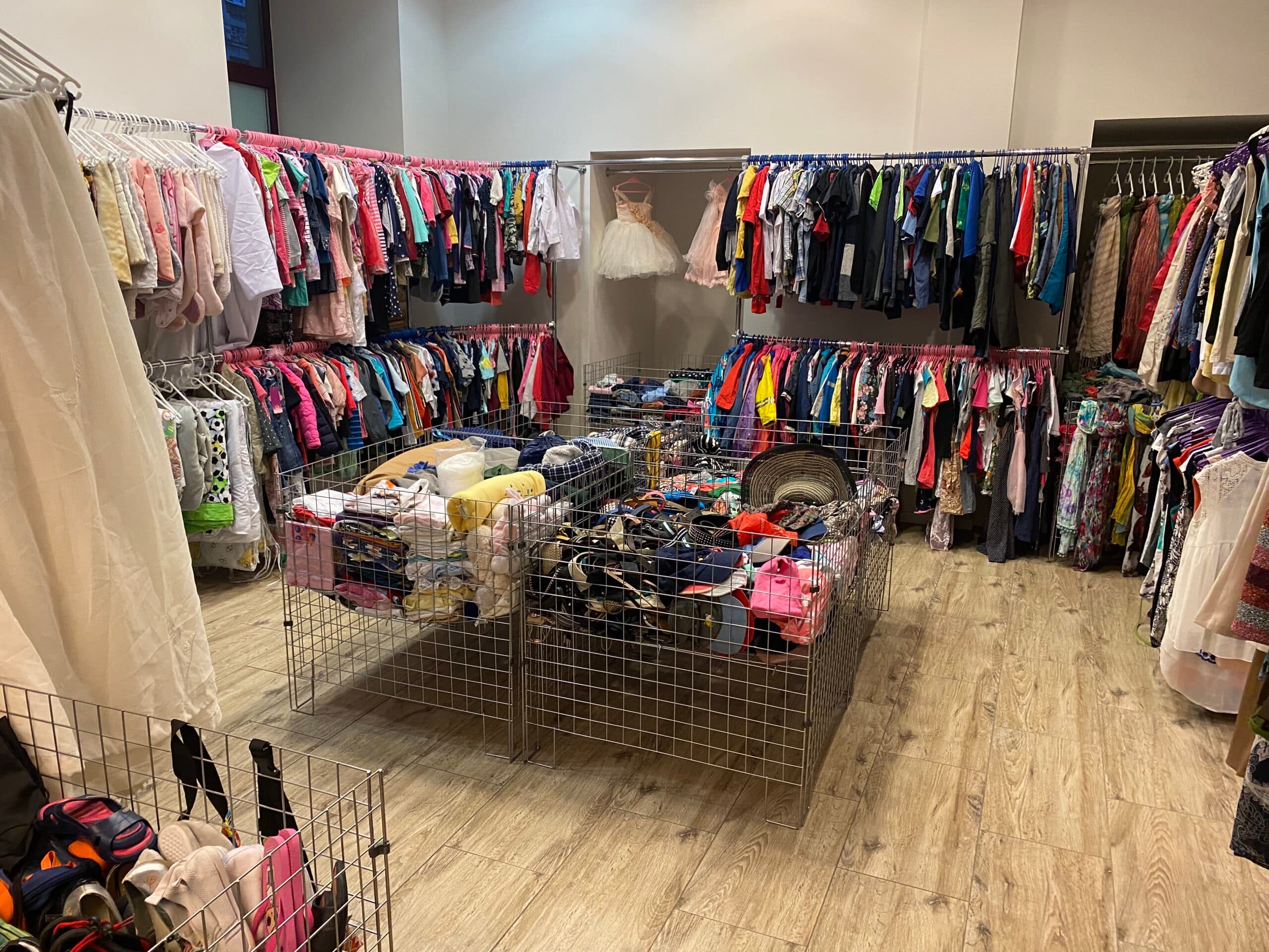 Second Hand Z 2 Ręki Targowa 59 - lumpeks, odzież używana
